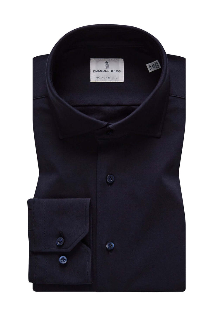 Chemise sobre et élégante en tissu texturé, col classique, boutons ton sur ton, parfaite pour un look professionnel.