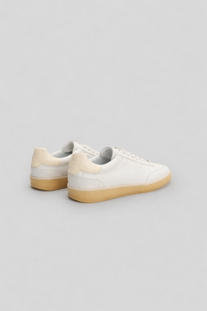 Espadrille Copi en cuir nappa, semelle de caoutchouc pour flexibilité et confort, conçue pour un style moderne et actif.