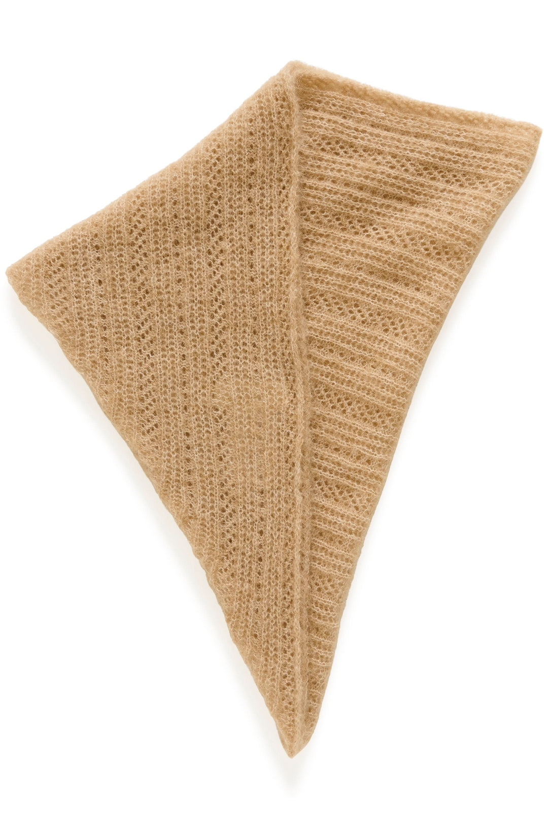 Foulard tricoté léger beige avec finition effilée, format étroit, idéal pour un look minimaliste et moderne, chaleur douce.