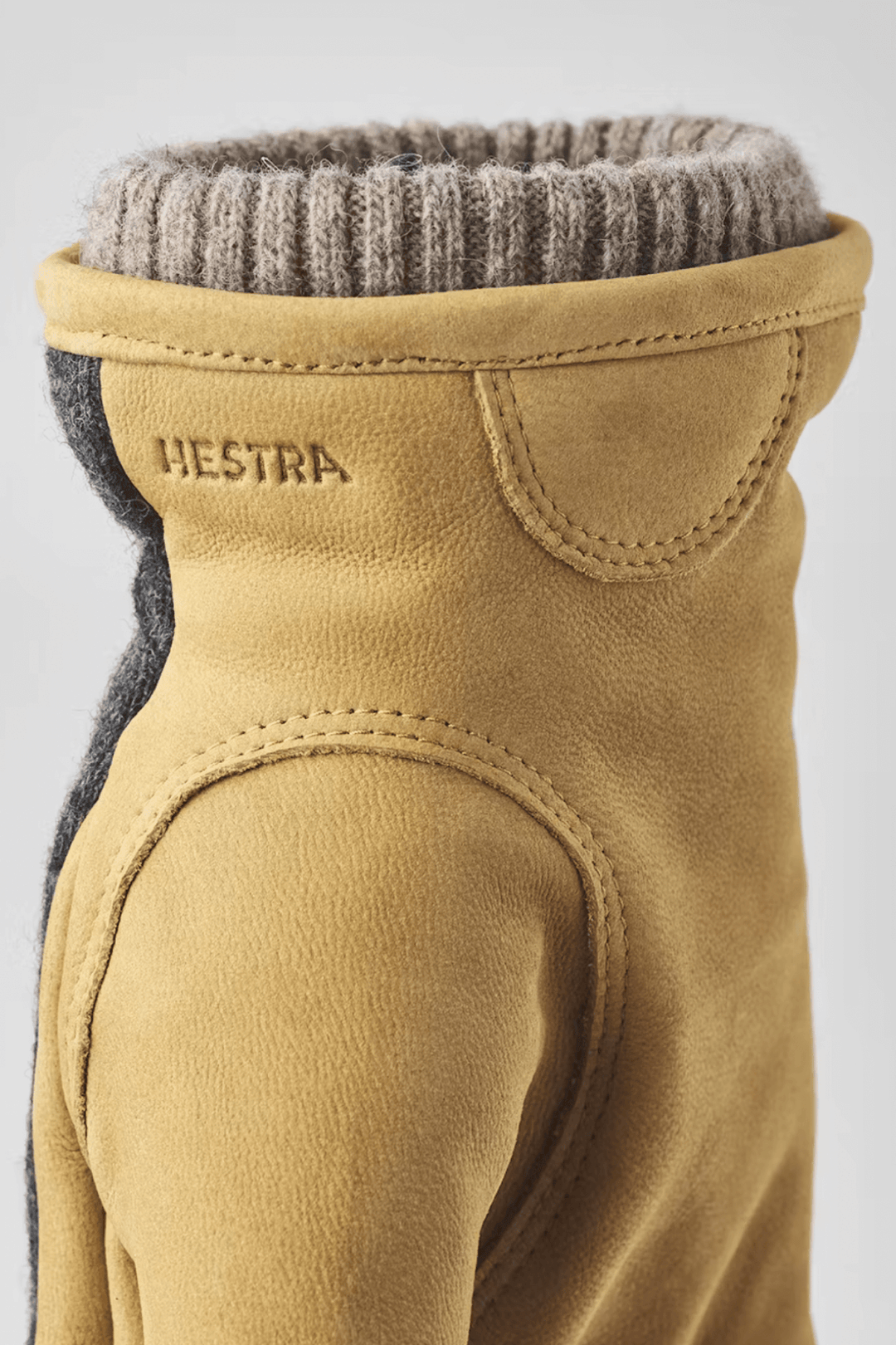 Gants en cuir Hestra avec revers en laine, idéal pour l'hiver et les activités en plein air.