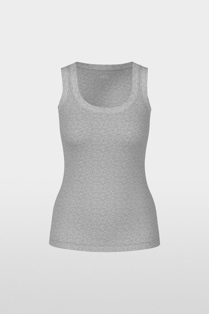 Haut sans manches en coton côtelé gris avec encolure ronde et finitions contrastées. Coupe ajustée et confort extensible.