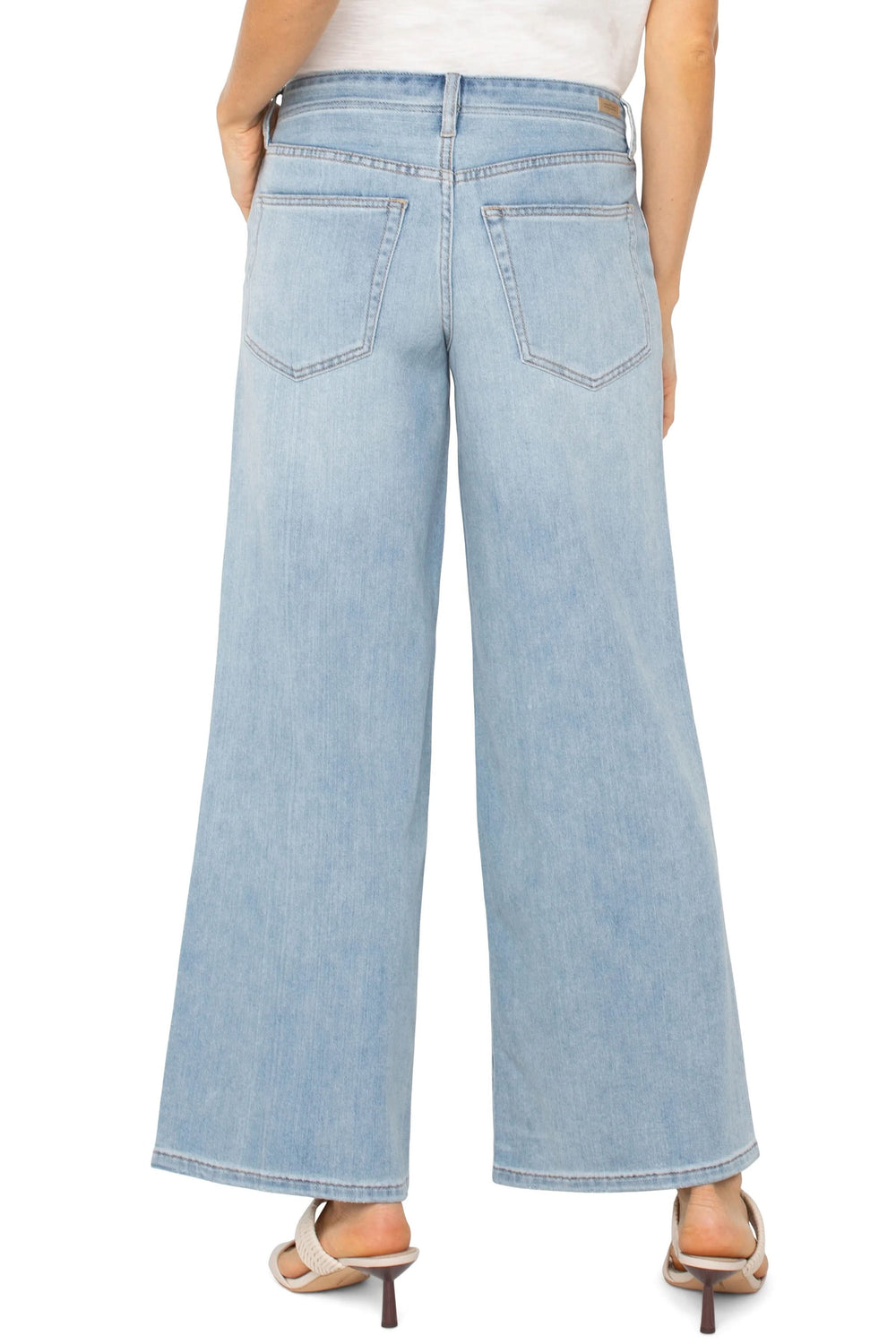 Jean The Weekender jambe très large taille haute vue arrière, denim léger, coupe moderne élégante, idéal pour un look tendance.