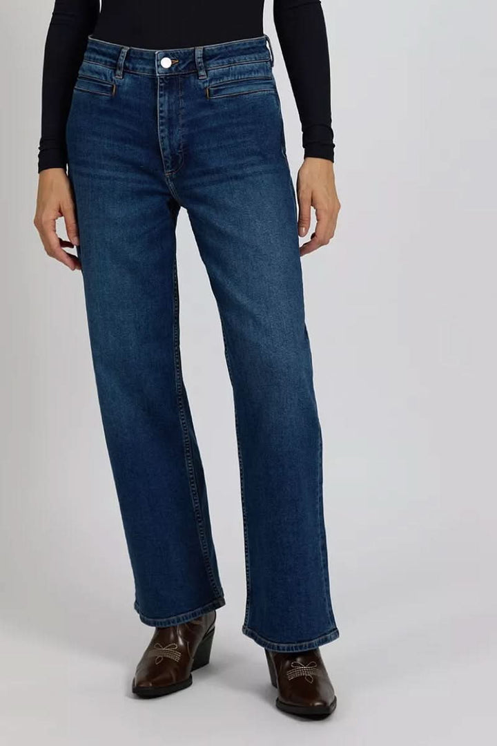 Jean Violett coupe droite à taille mi-haute, poches fantaisie, style décontracté ou habillé.