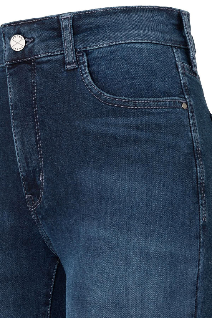 Jeans Dream Kick Pant, coupe droite, jambe raccourcie, denim élastique, confort optimal, détails de qualité.