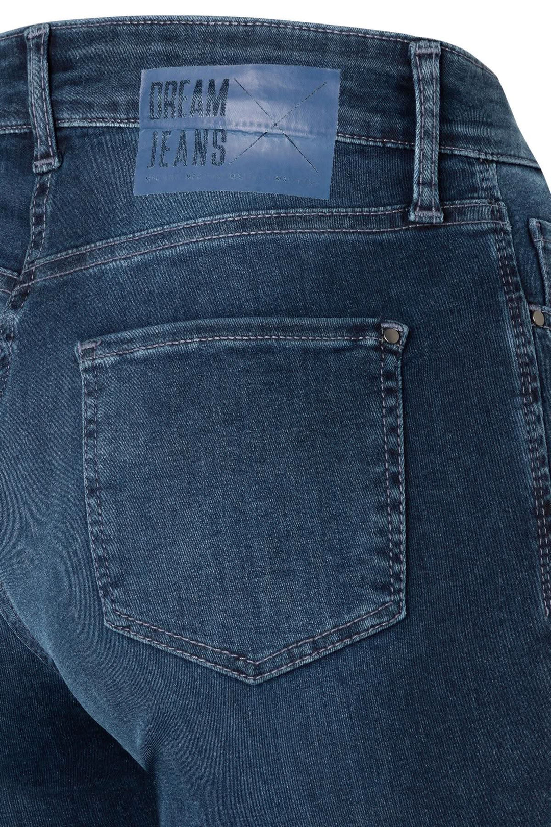Dos de jeans Dream Kick avec étiquette bleu et poches arrière, en denim léger et élastique.