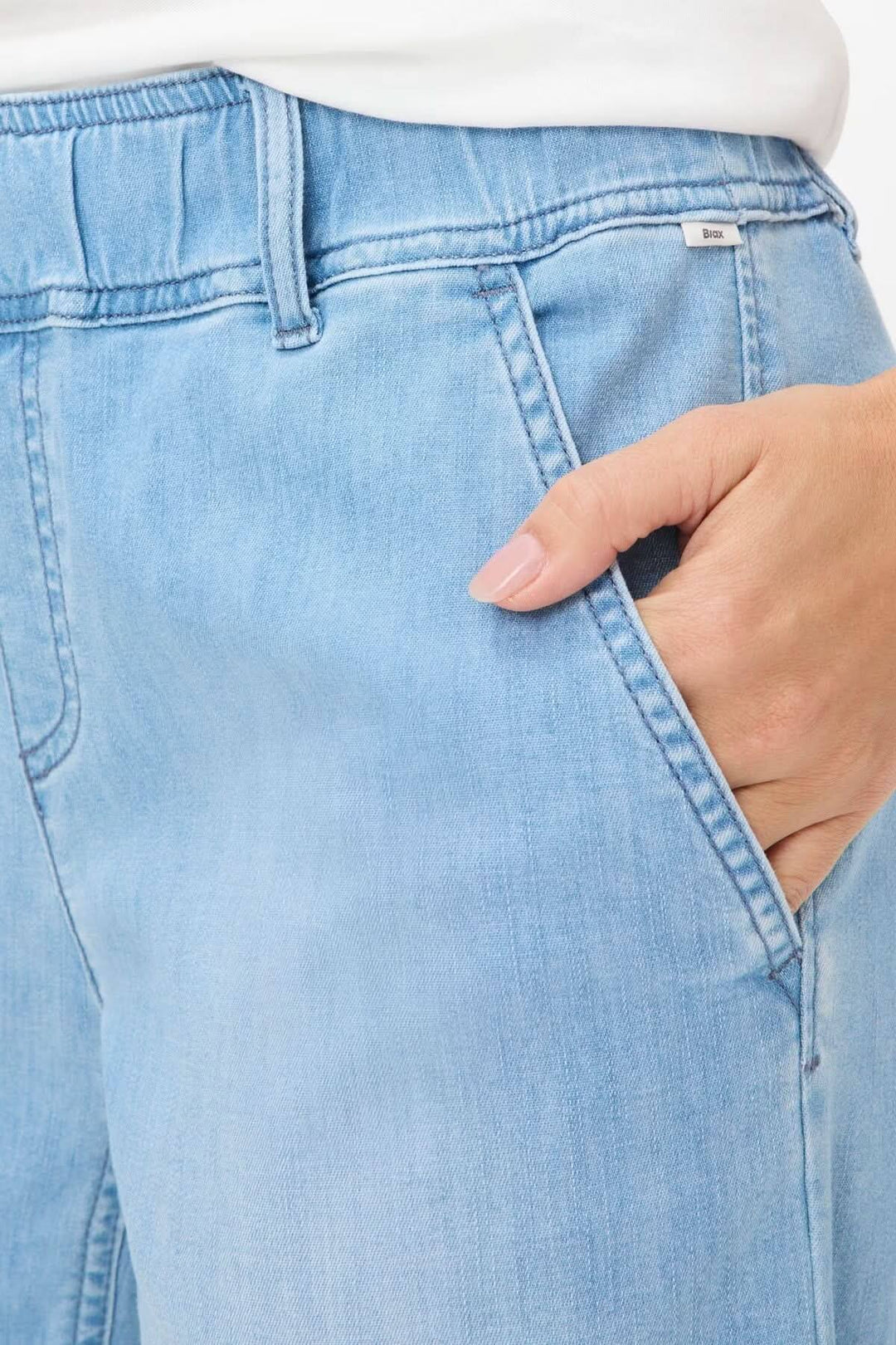 Jeans MAINE S léger avec poches et taille standard, idéal pour un look décontracté.
