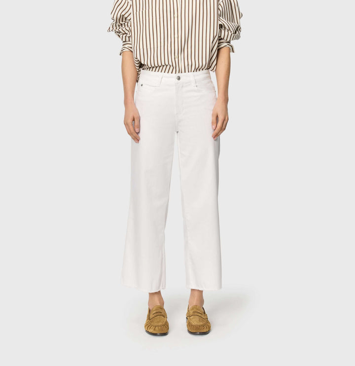 Jeans léger Dream wide cropped, coupe ample, jambes larges, modèle polyvalent pour tenues décontractées et élégantes.