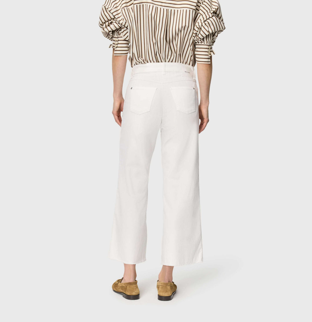 Jeans léger Dream wide cropped en blanc, vue arrière, jambe large, taille mi-haute pour silhouette allongée et confort quotidien.