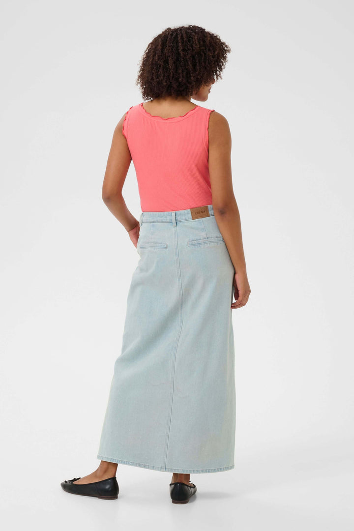 Femme vêtue d&