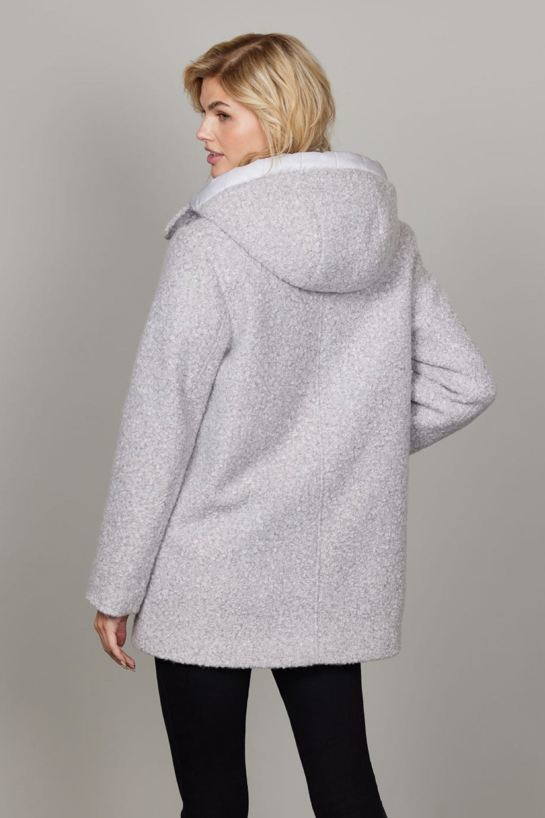 Manteau court à capuchon