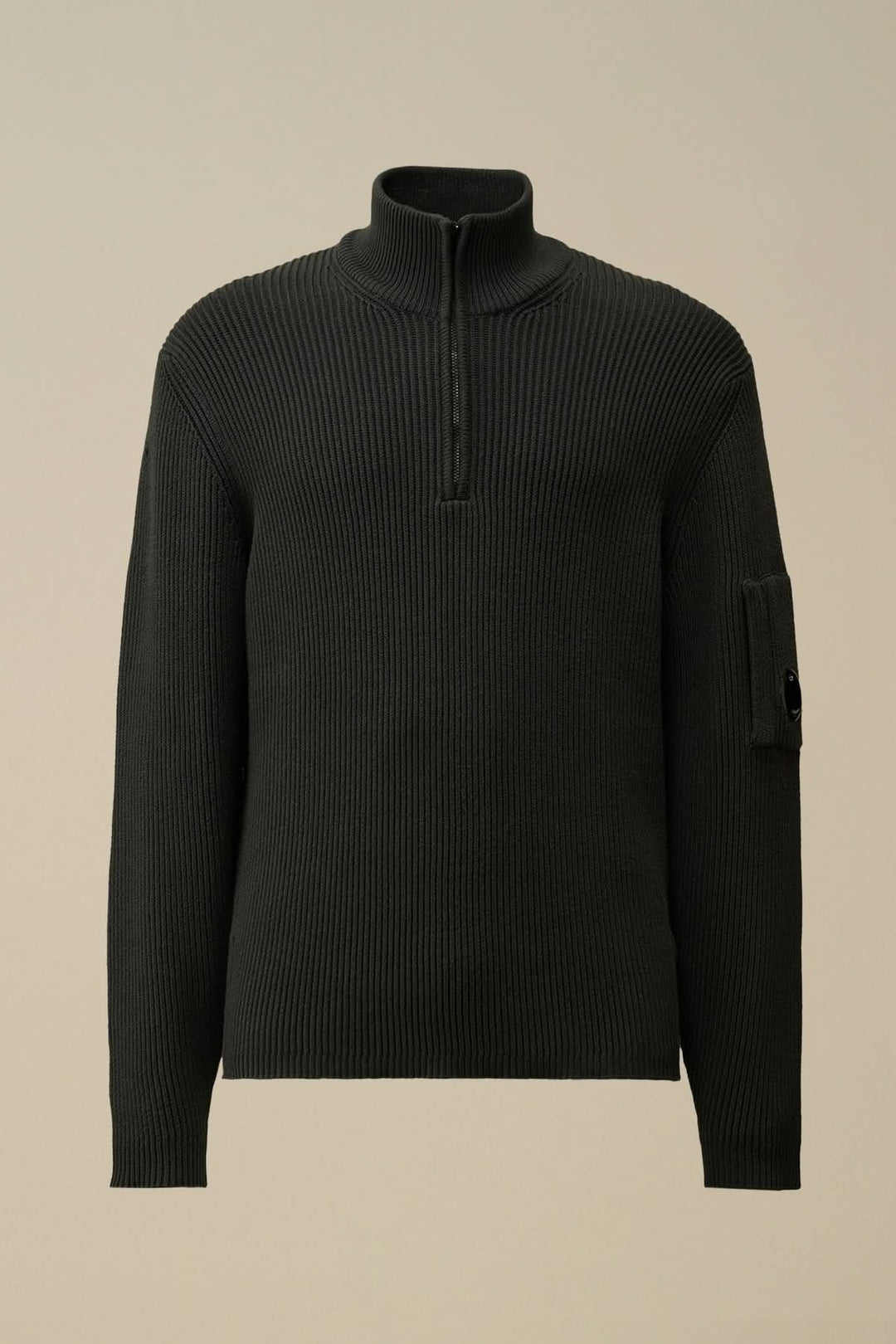 Pull en tricot côtelé demi-zip, en coton et nylon, couleur vert foncé, coupe régulière, style contemporain.