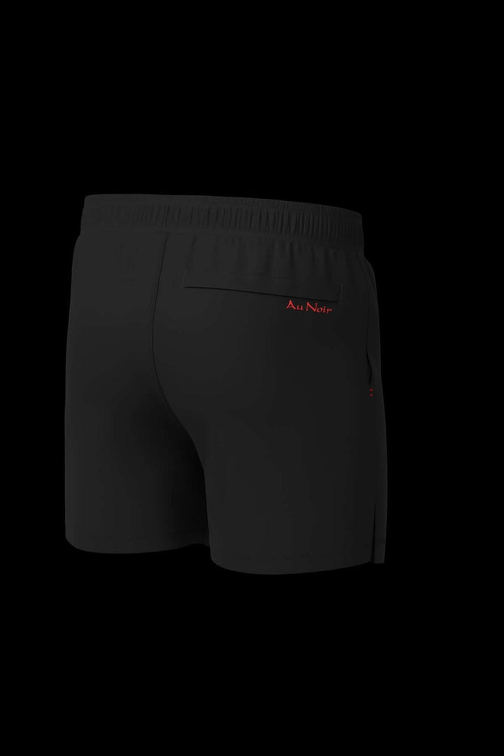 Shorts noirs avec ceinture élastique et logo rouge, style décontracté pour les activités estivales.