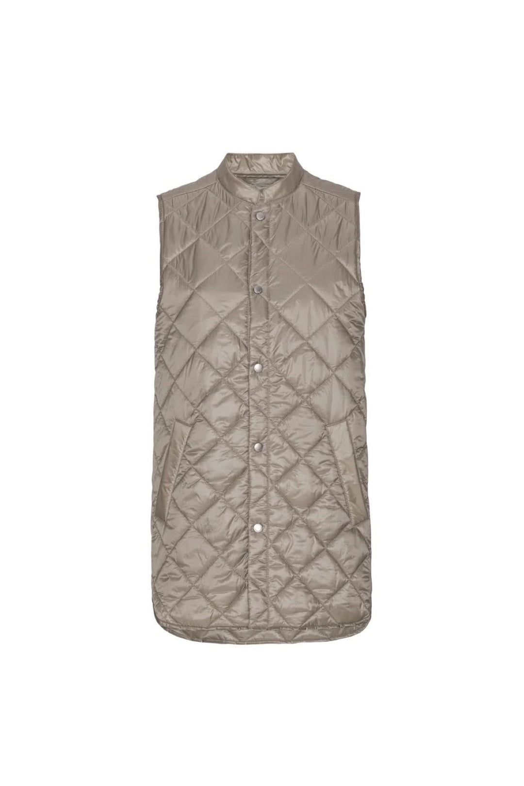 Gilet matelassé Pearl d'Ilse Jacobsen, léger et élégant, couleur beige, sans capuche.