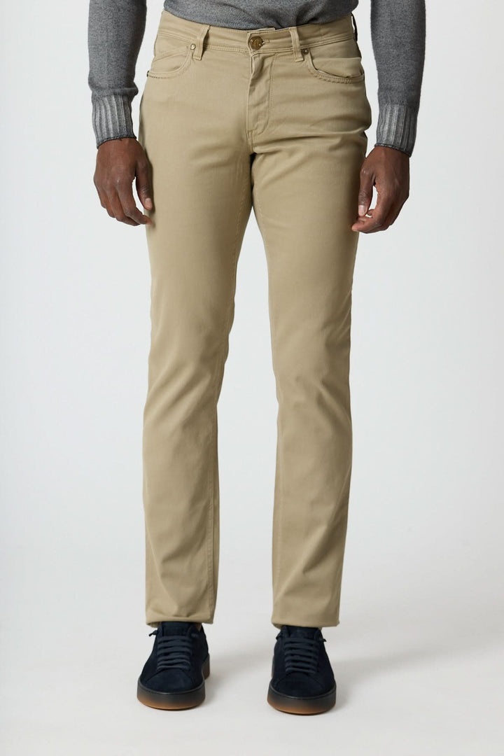 Pantalon 5 poches en sergé coton-lyocell pour homme, élégant et confortable, parfait pour l'été avec tissu extensible.