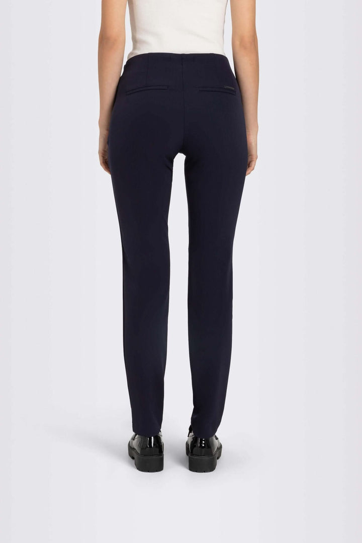 Pantalon Anna Zip New, coupe ajustée, jambe fine et étroite, perfect pour bureau ou sorties décontractées.