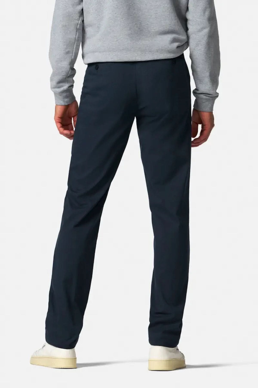 Pantalon Bonn vue arrière, coupe droite, taille élastiquée, tissu technique léger et respirant.