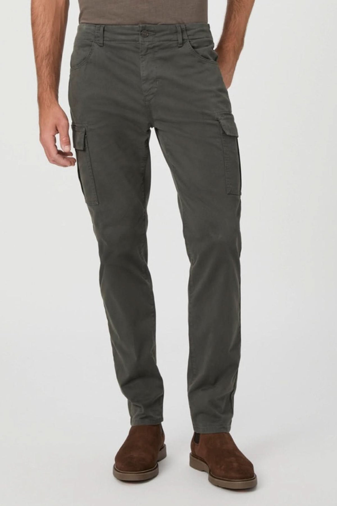 Pantalon cargo Robin en satin extensible, ajusté et utilitaire, couleur gris, poches sur les côtés.