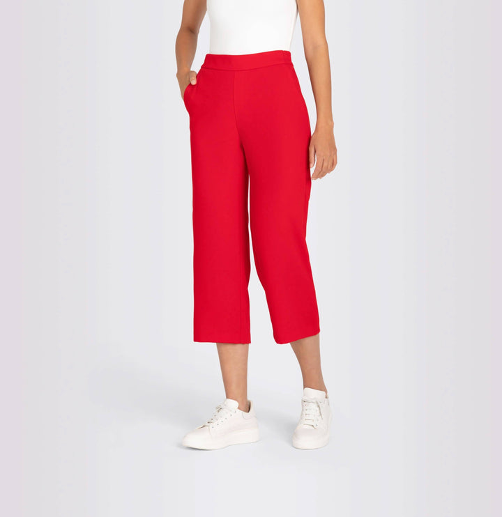 Pantalon Chiara Cropped en rouge, coupe large, confortable avec ceinture élastique, style moderne.
