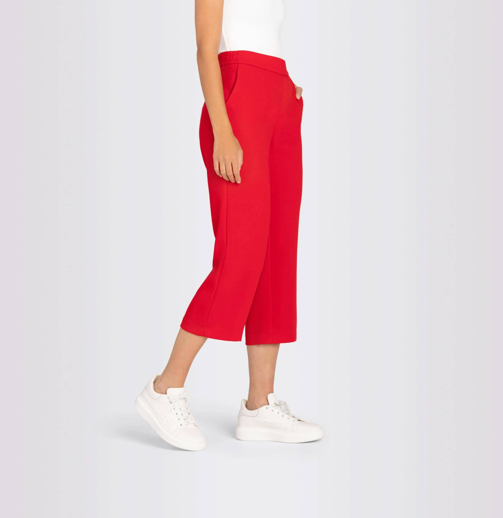 Pantalon Chiara Cropped rouge, coupe large, taille mi-haute, idéal pour un look chic et décontracté.