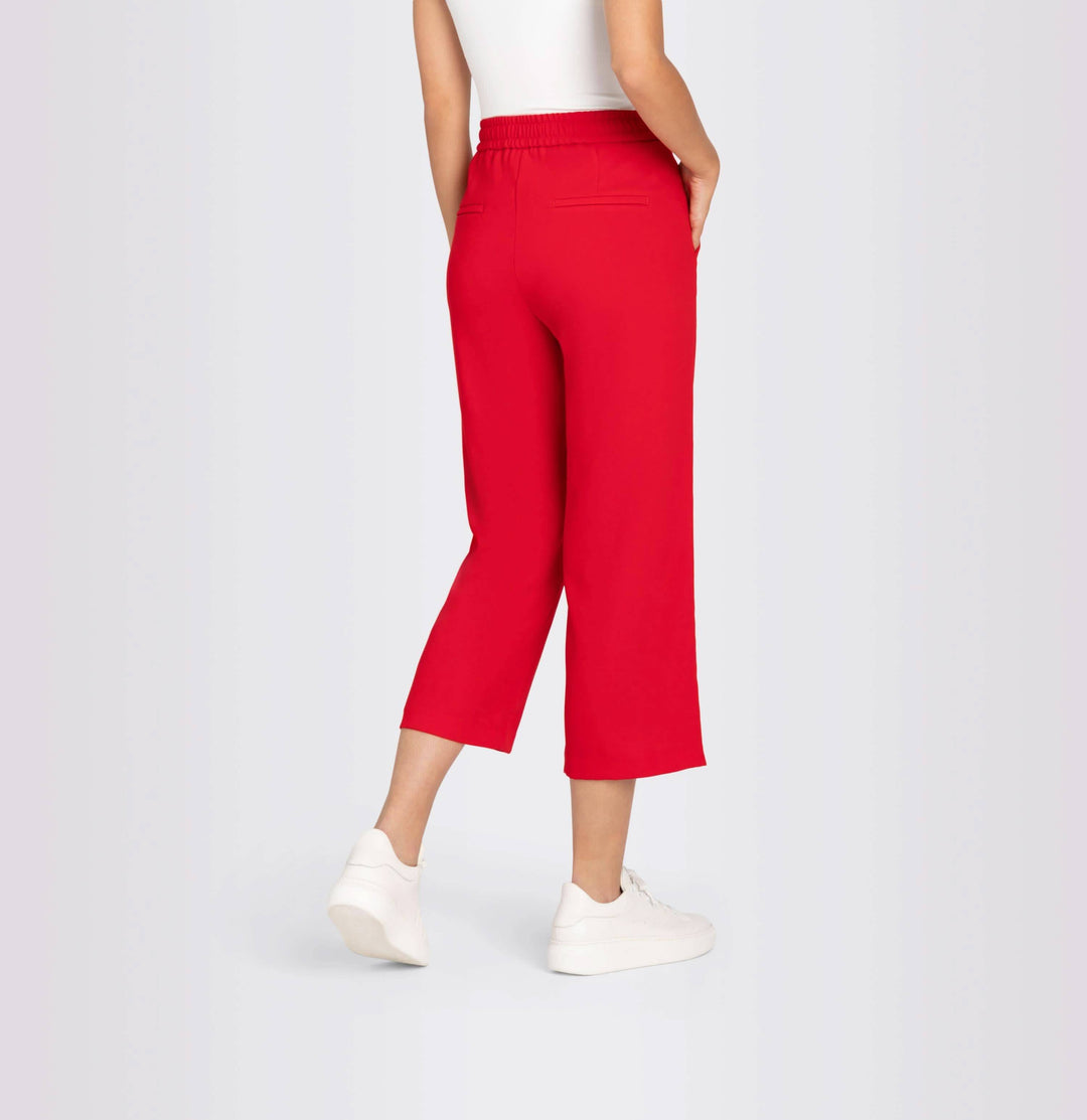 Pantalon Chiara Cropped en rouge, coupe large et longueur raccourcie, vue arrière.