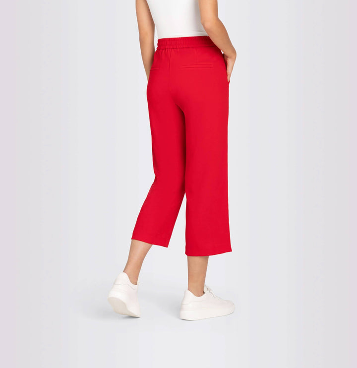 Pantalon Chiara Cropped en rouge, coupe large et longueur raccourcie, vue arrière.
