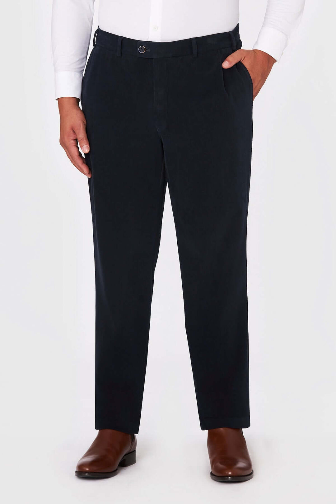 HILTL Pantalon Chino Trento en sergé de coton avec ceinture élastiquée pour élégance décontractée et confort.