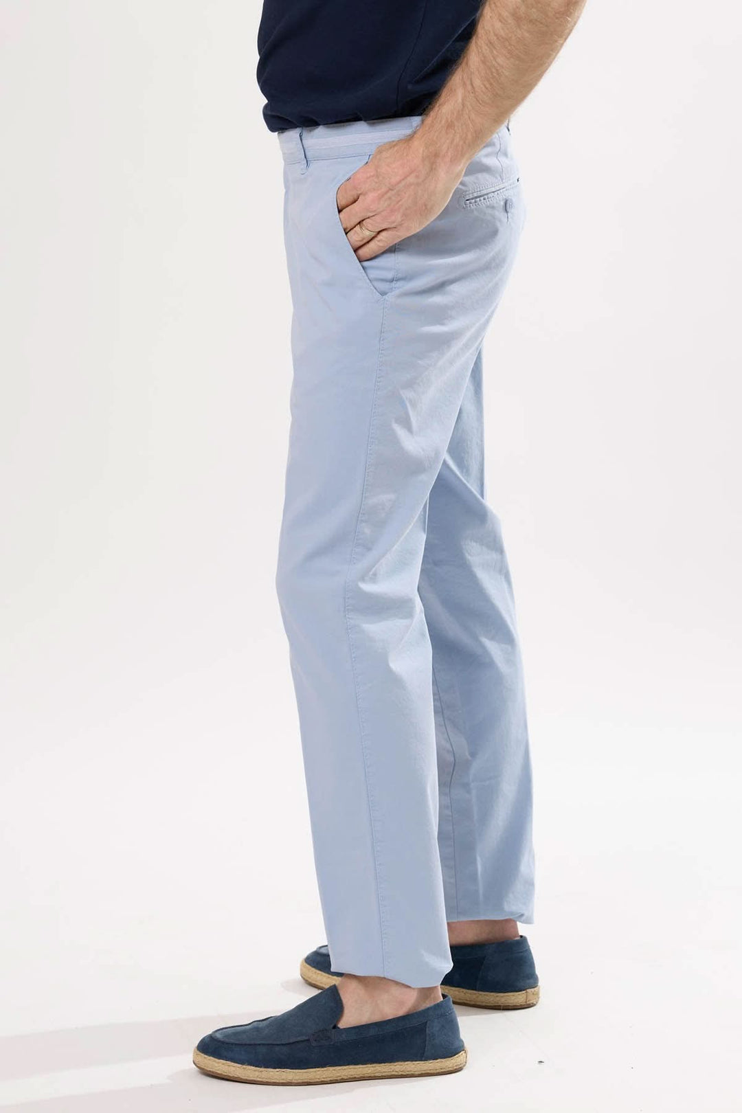 Pantalon léger Felix coupe droite, bleu, idéal pour un look décontracté et élégant.