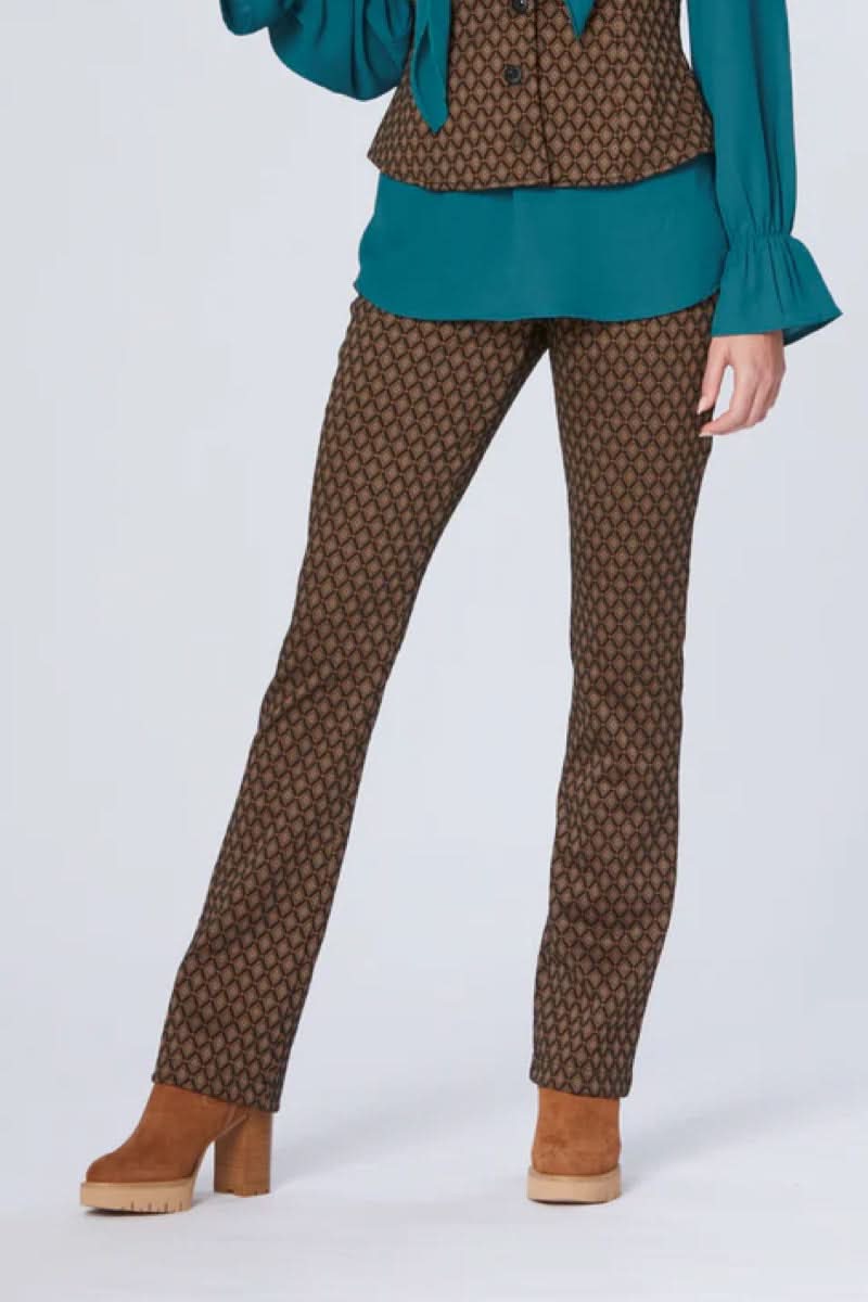 Pantalon Jada ajusté avec motif géométrique, idéal pour un look chic et moderne.