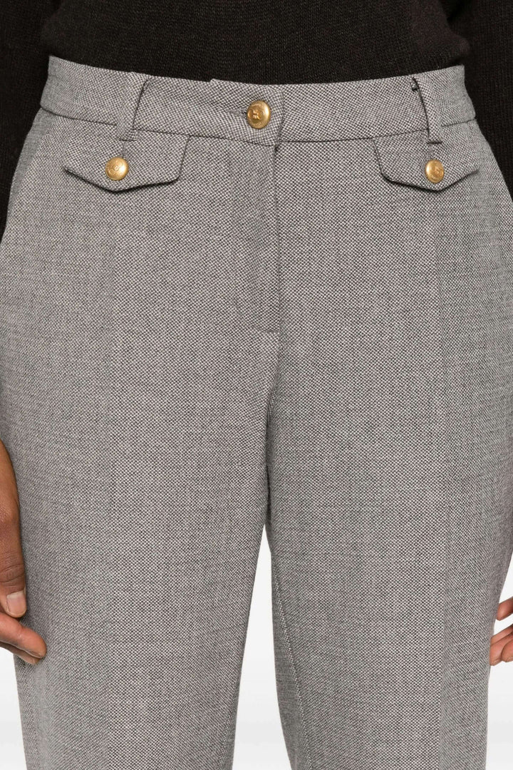 Pantalon Krystal habillé à taille mi-haute avec coupe ajustée et poches à rabat boutonnées, élégance moderne française.