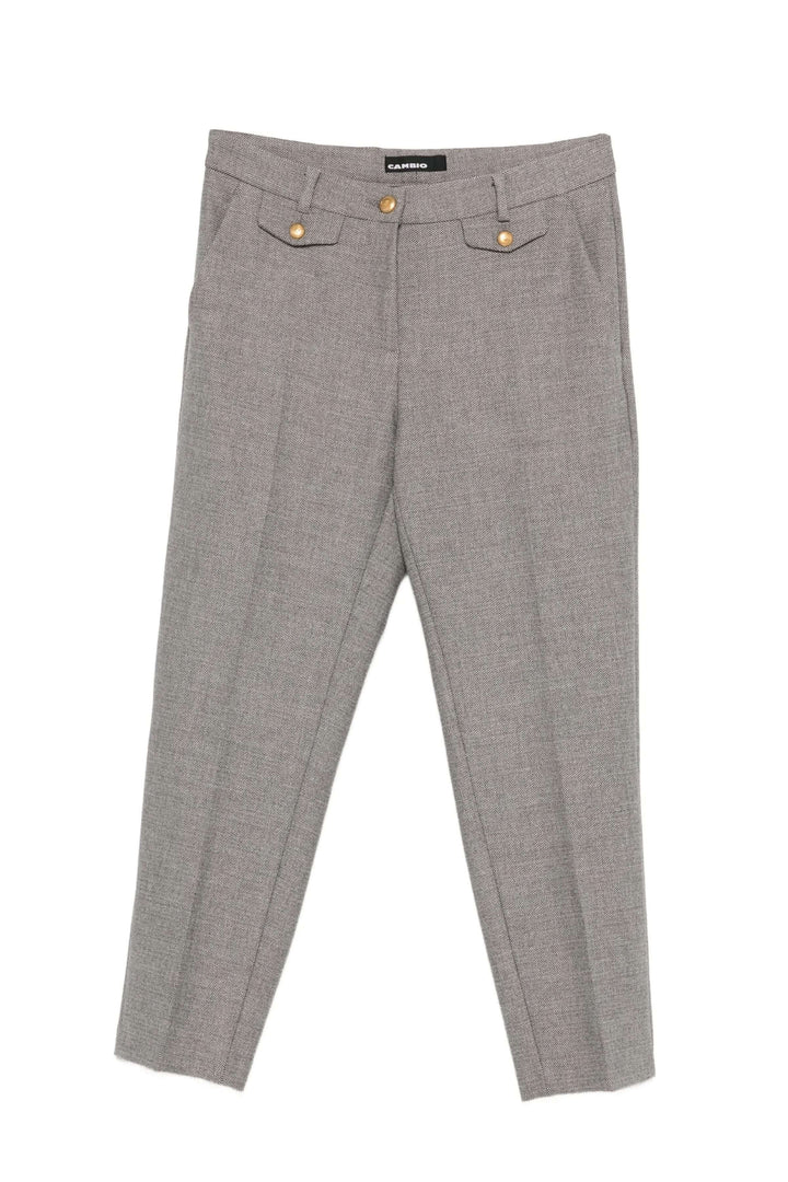 Pantalon Krystal habillé à taille mi-haute avec poches à rabat et bouton doré sur fond blanc, élégance moderne et confort.