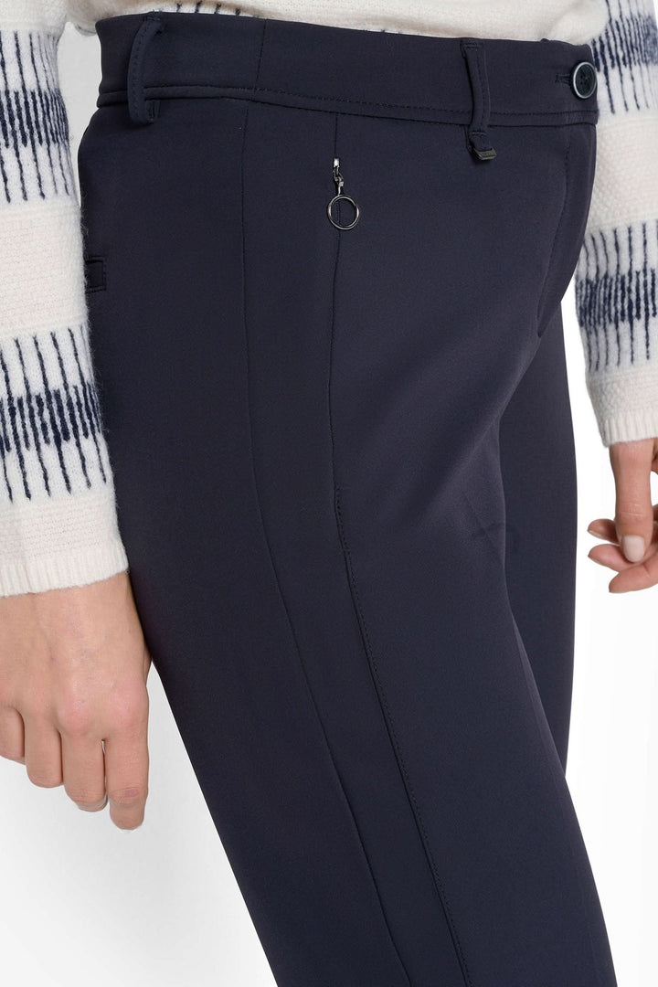 Pantalon chino Maron S pour femme, coupe fuselée et détails de poches pratiques, parfait pour une tenue décontractée.