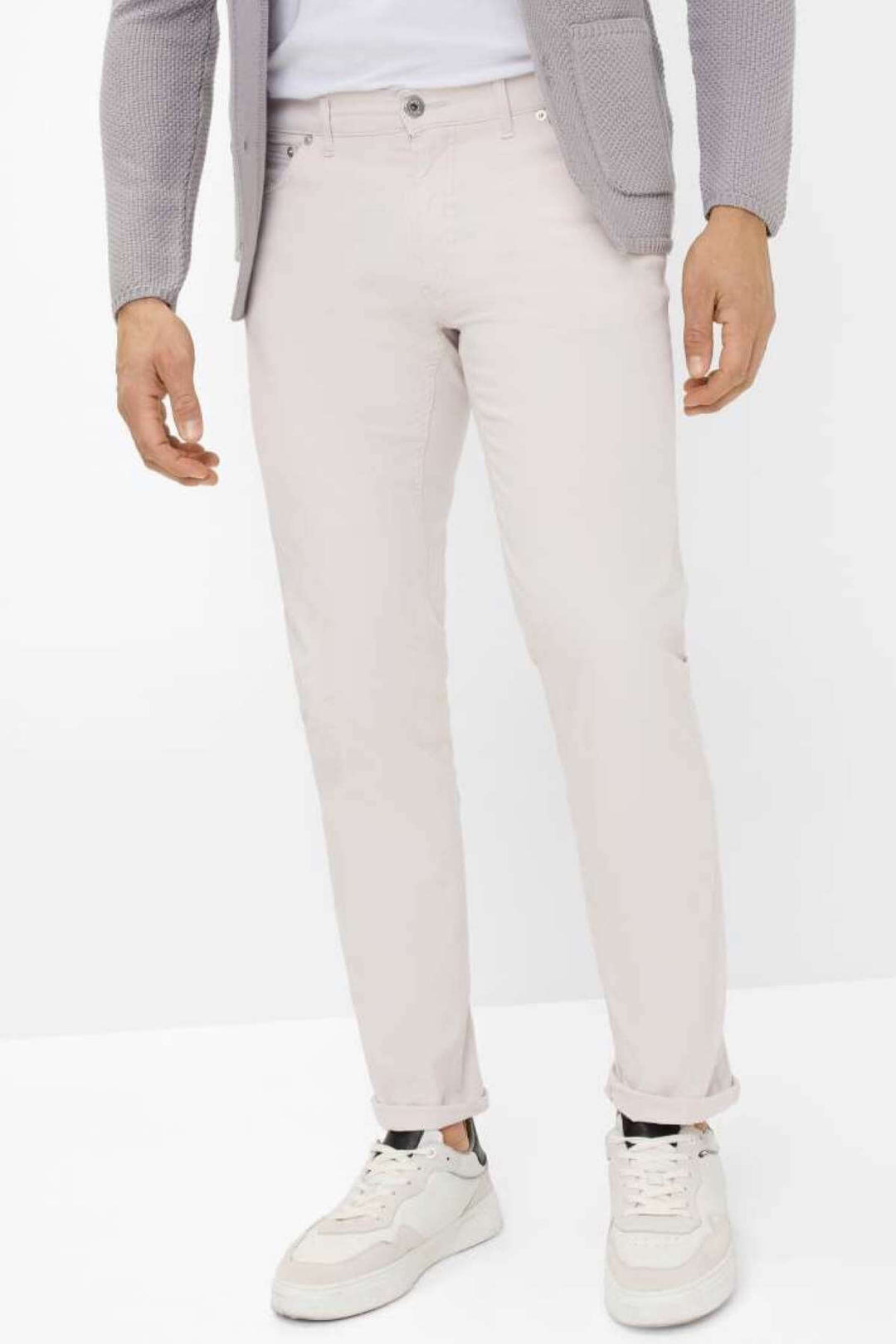 Pantalon cinq poches élégant en tissu extensible, parfait pour un look décontracté chic.
