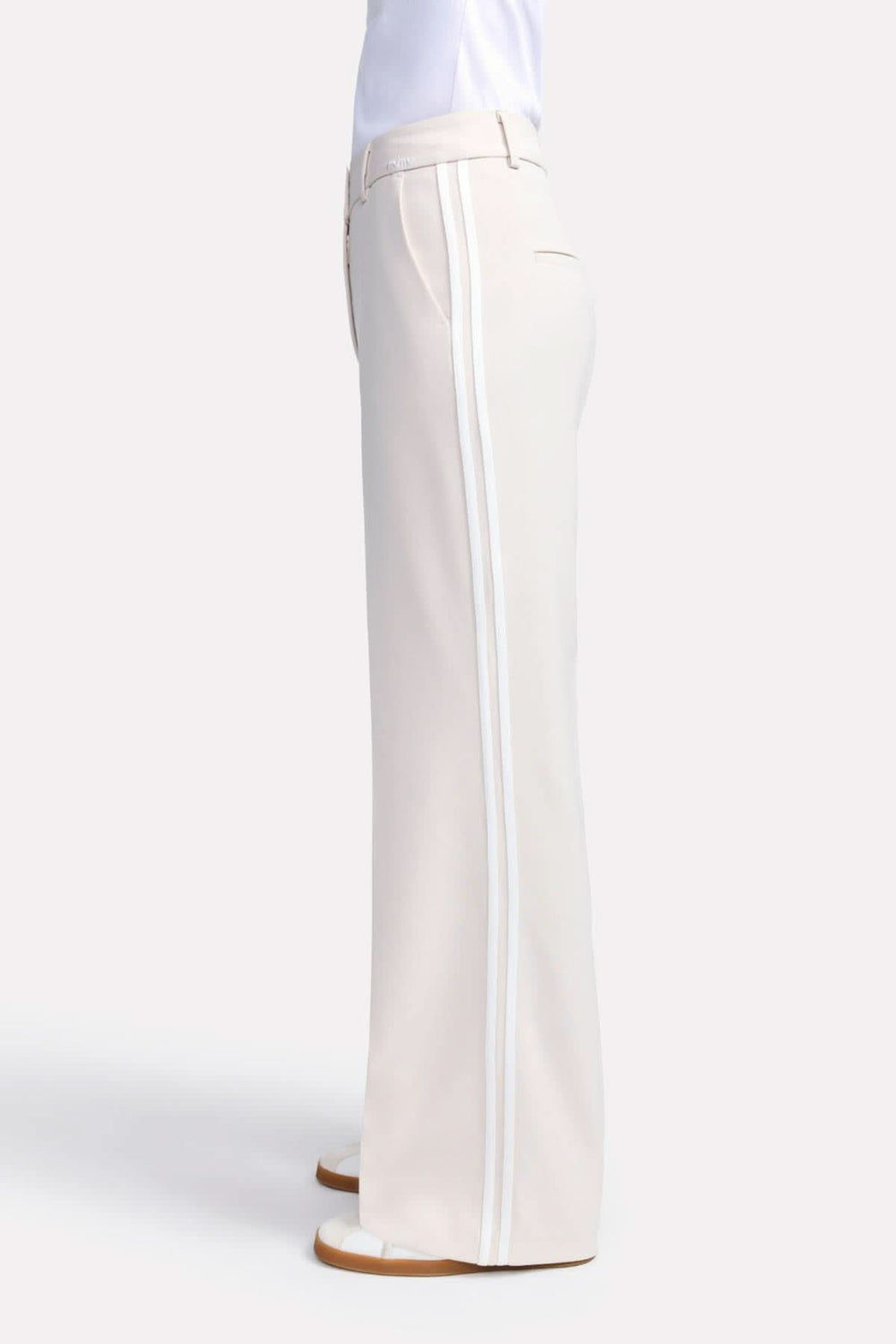 Pantalon classique Amelie à jambe large avec bandes contrastantes, offrant confort et élégance.
