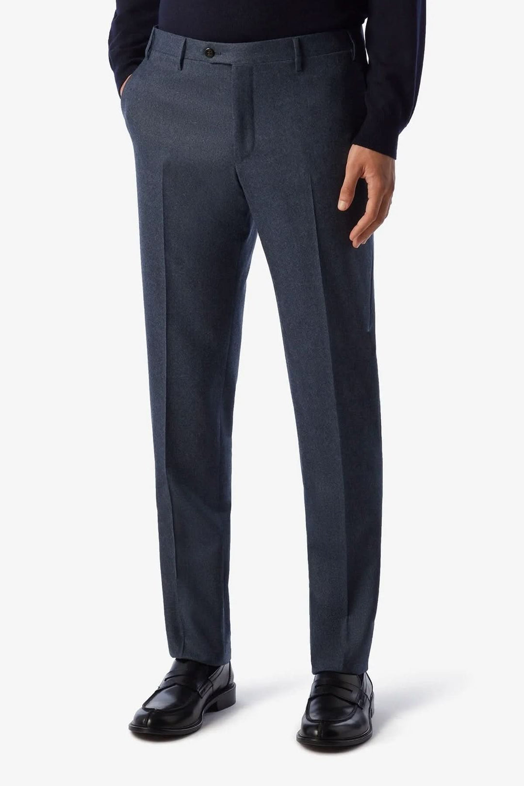 Pantalon de laine gris avec coupe ajustée, parfait pour les occasions formelles et professionnelles.