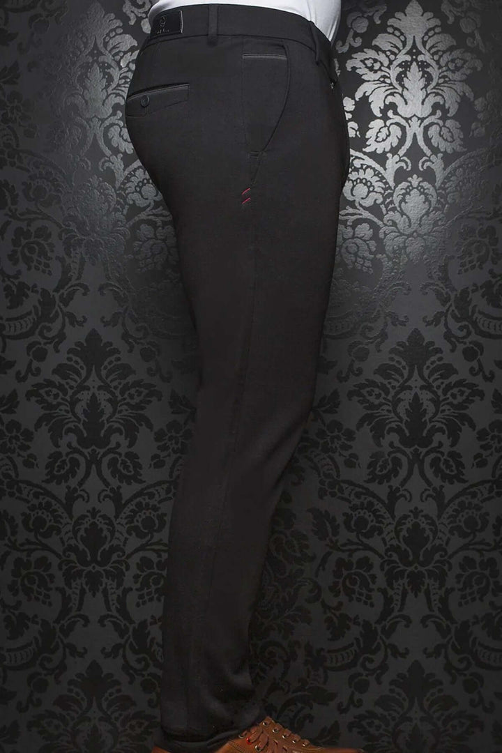 Pantalon de style Beretta, coupe ajustée, jambe étroite, tissu extensible, finitions contrastantes.