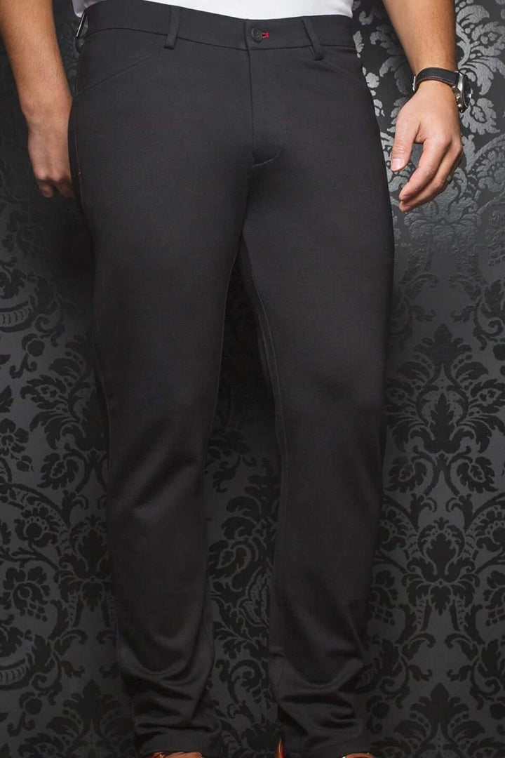 Pantalon de style Magnum, coupe ajustée, en tissu extensible pour un confort quotidien, idéal pour tenues habillées ou décontractées.