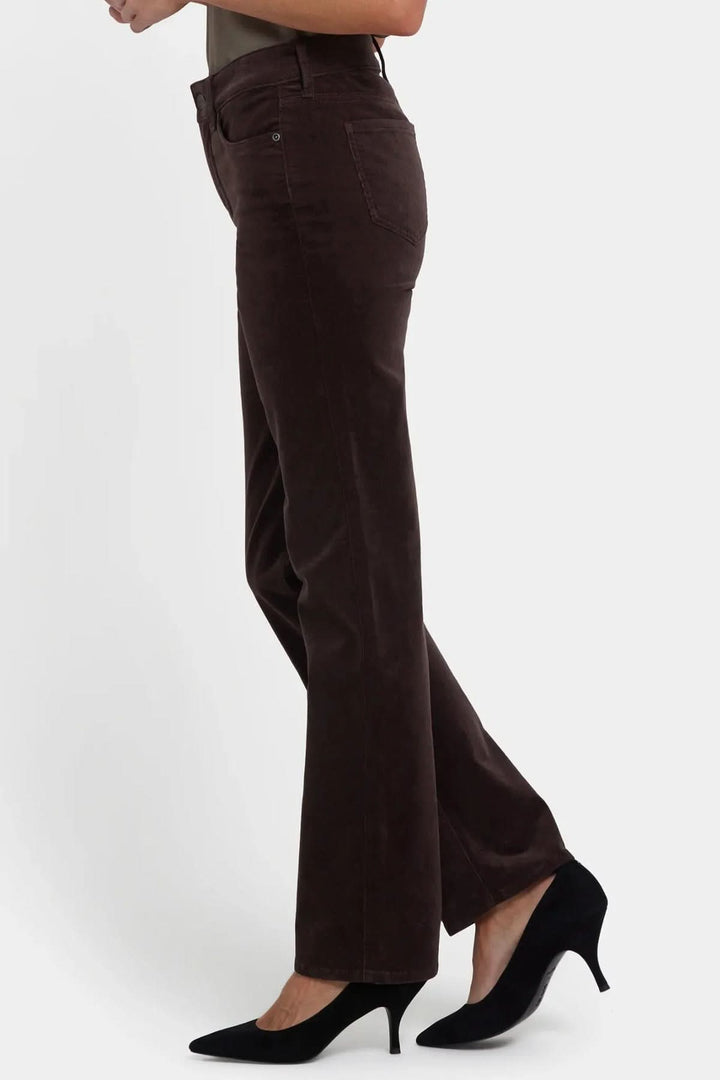 Pantalon droit en velours côtelé extensible brun, coupe droite, 5 poches, taille mi-haute, parfait pour un style chic décontracté.