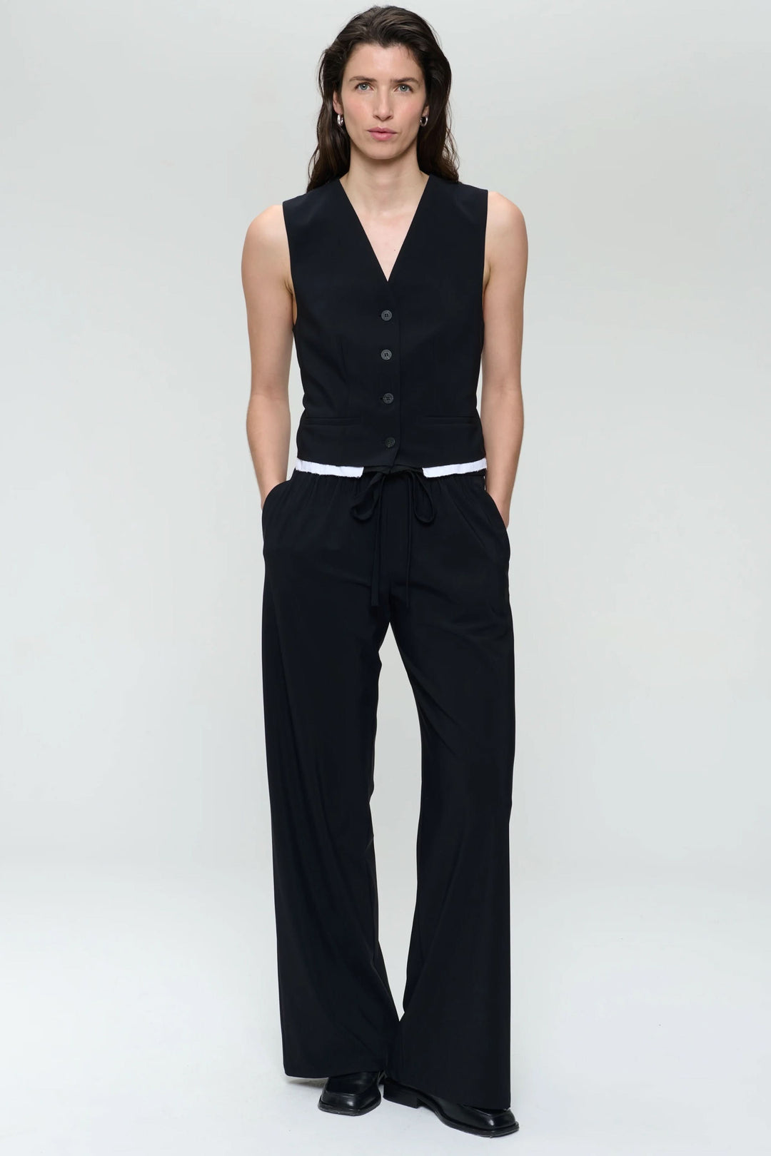 Pantalon ample en jersey Antiny avec taille élastique et cordon de serrage, look décontracté et raffiné, coloris noir.