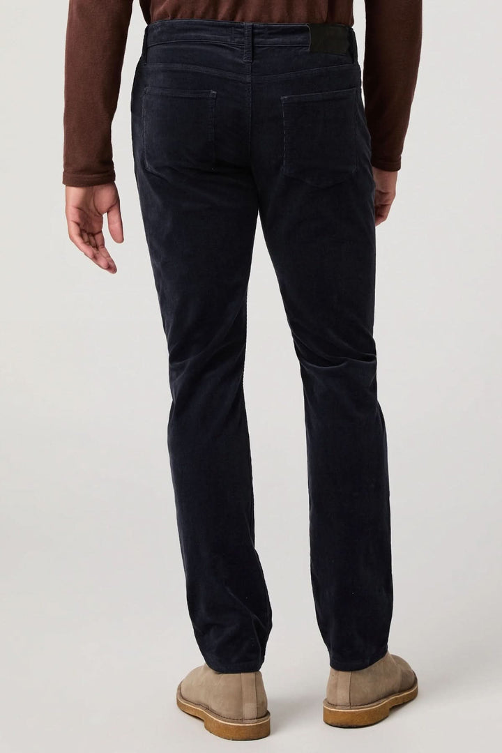 Pantalon en micro corduroy noir, coupe ajustée, vue arrière pour un confort et style décontracté.