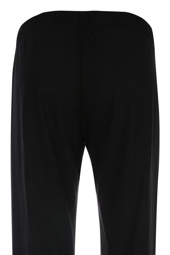 Vue arrière d'un pantalon jambe large en tissu fluide noir.