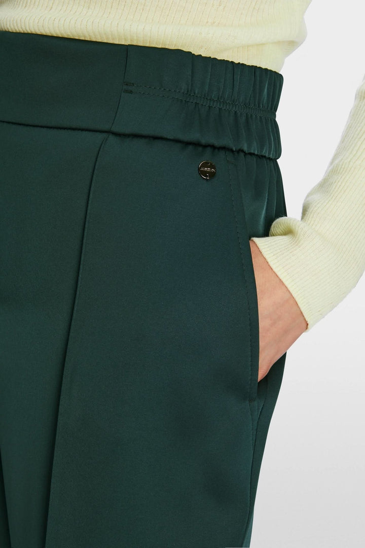 Détail du pantalon à jambe large WASHINGTON avec ceinture élastique et poche, en tissu doux.