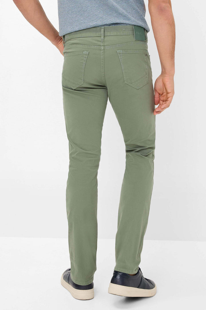 Pantalon marathon homme, coupe slim en tissu exclusif, finition similicuir, look moderne et élégant.
