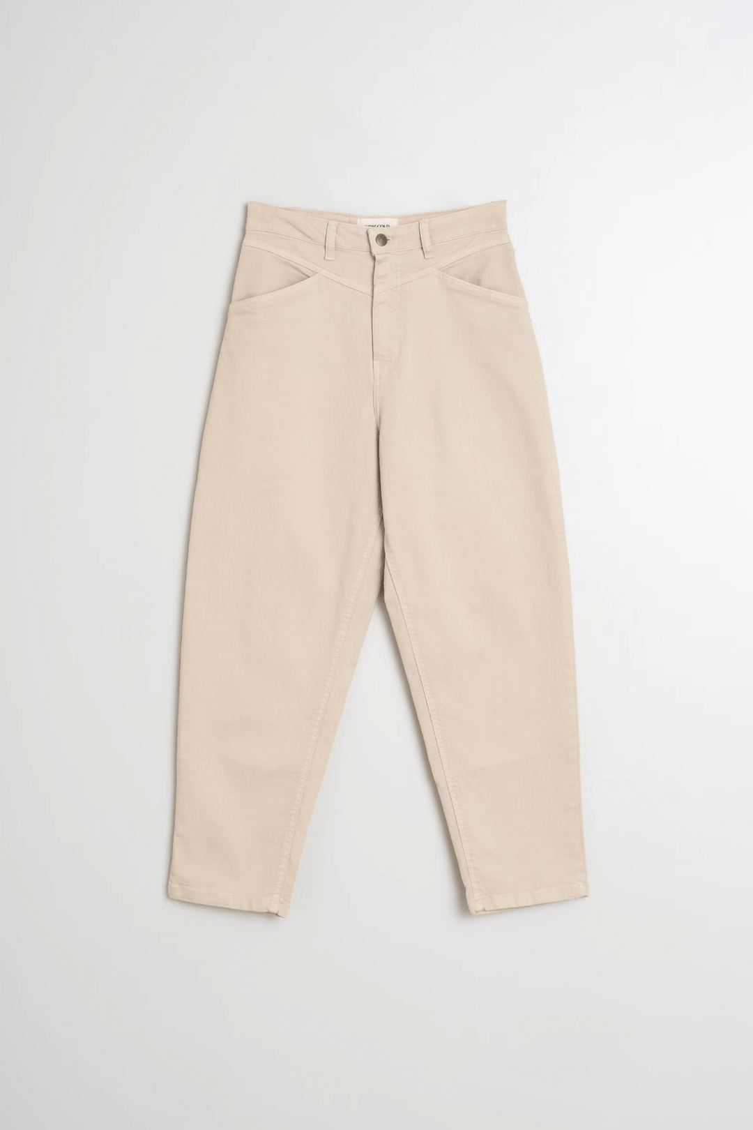 Pantalon taille haute beige avec une coupe structurée et flatteuse, idéal pour un style chic et moderne.