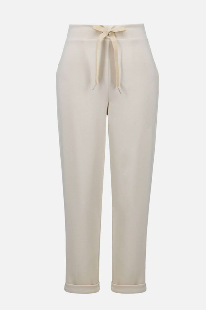 Pantalon à taille nouée coupe droite avec taille élastique et cordon ajustable, allure épurée pour usage quotidien.