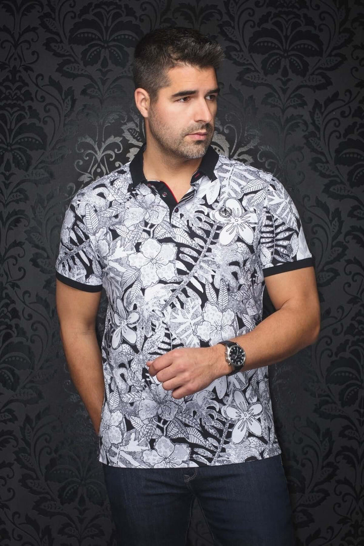 Homme portant un polo Bennett à motifs floraux contrastants en noir et blanc, style décontracté et habillé.