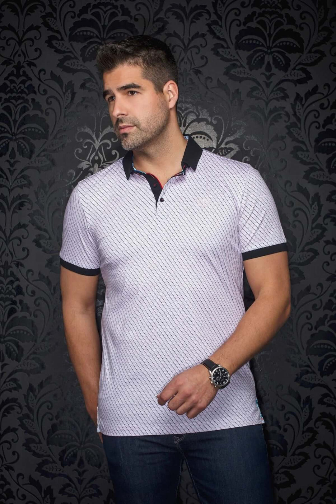 Polo Jed élégant à motif géométrique, parfait pour un look estival sophistiqué.