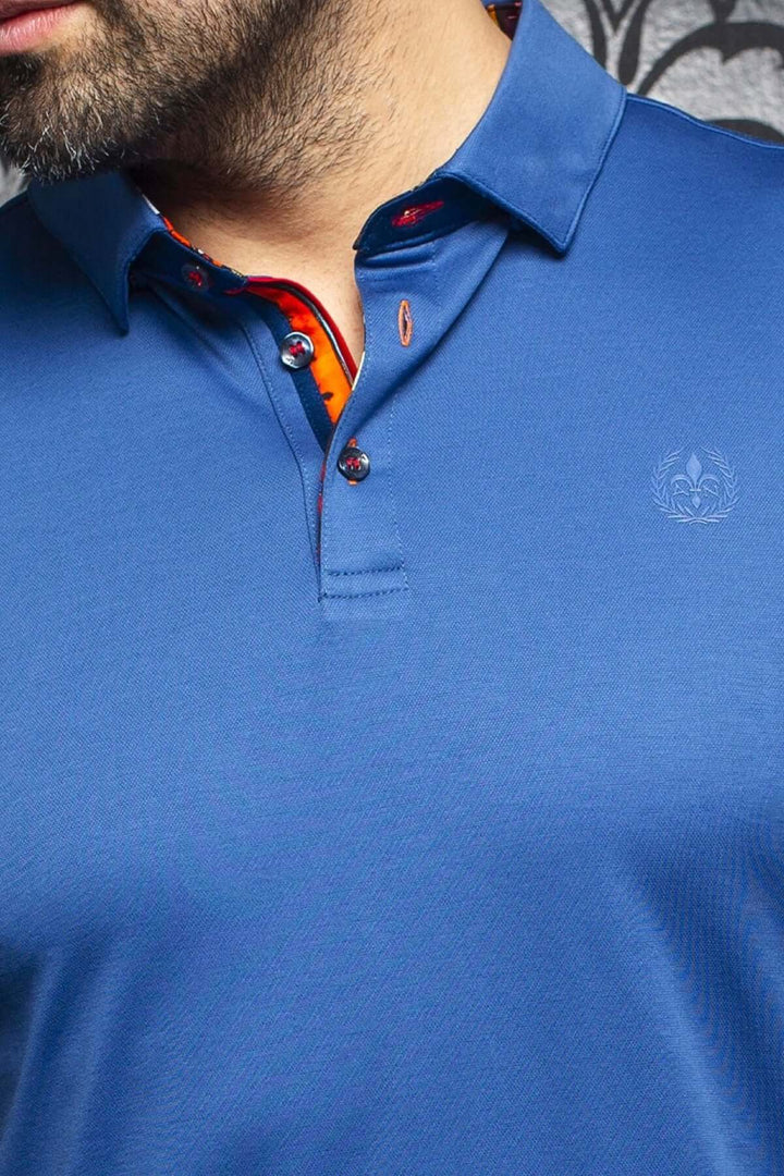 Polo à manches longues en jersey extensible, col contrastant et finitions haut de gamme pour un style moderne.