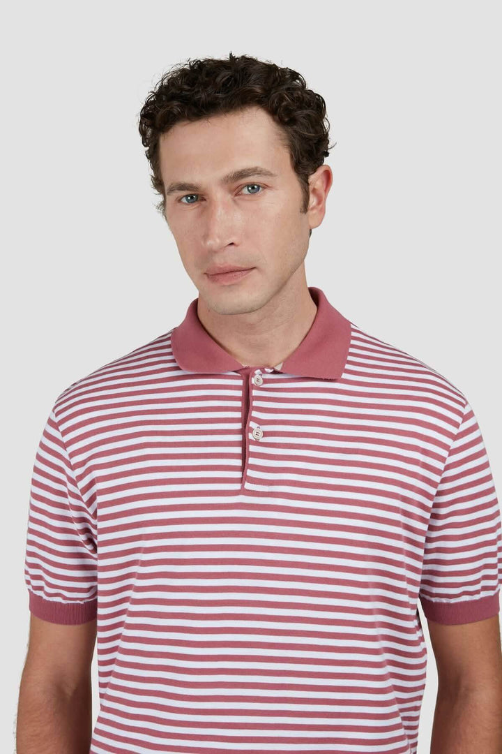 Polo en coton à rayures bicolores avec col contrasté pour un look élégant et décontracté.