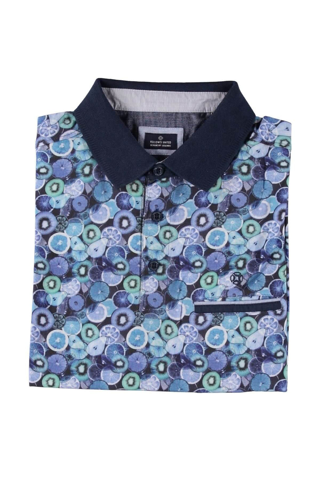 Polo manches courtes imprimé fruits, col uni, poche décorative, look estival vibrant et dynamique.