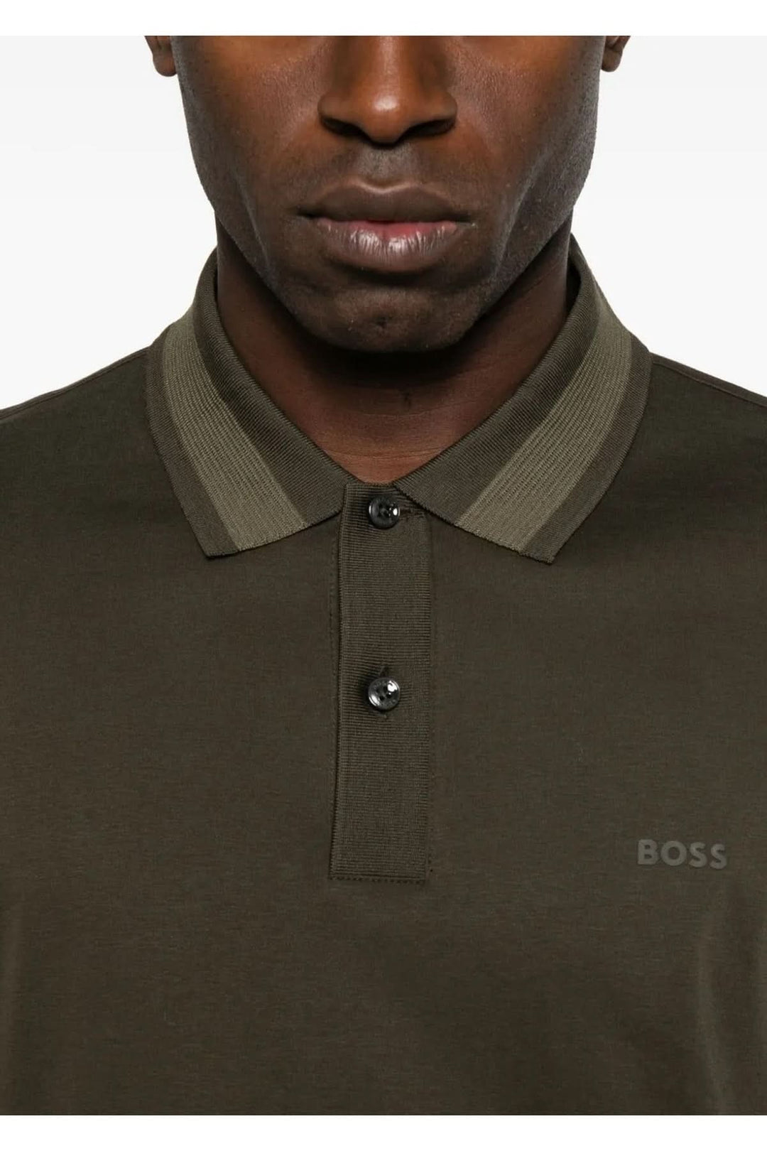 Polo slim fit à manches longues BOSS en coton doux avec col côtelé contrastant et boutons noirs, idéal pour un style décontracté chic.